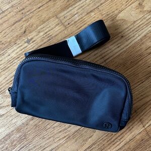(New) lululemon athletica Black Everywhere 1LB Belt Bag